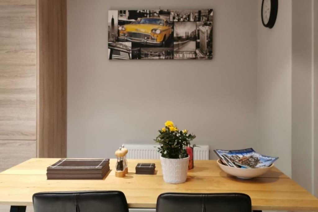3 Bedroom Townhouse, Free Parking York Ngoại thất bức ảnh