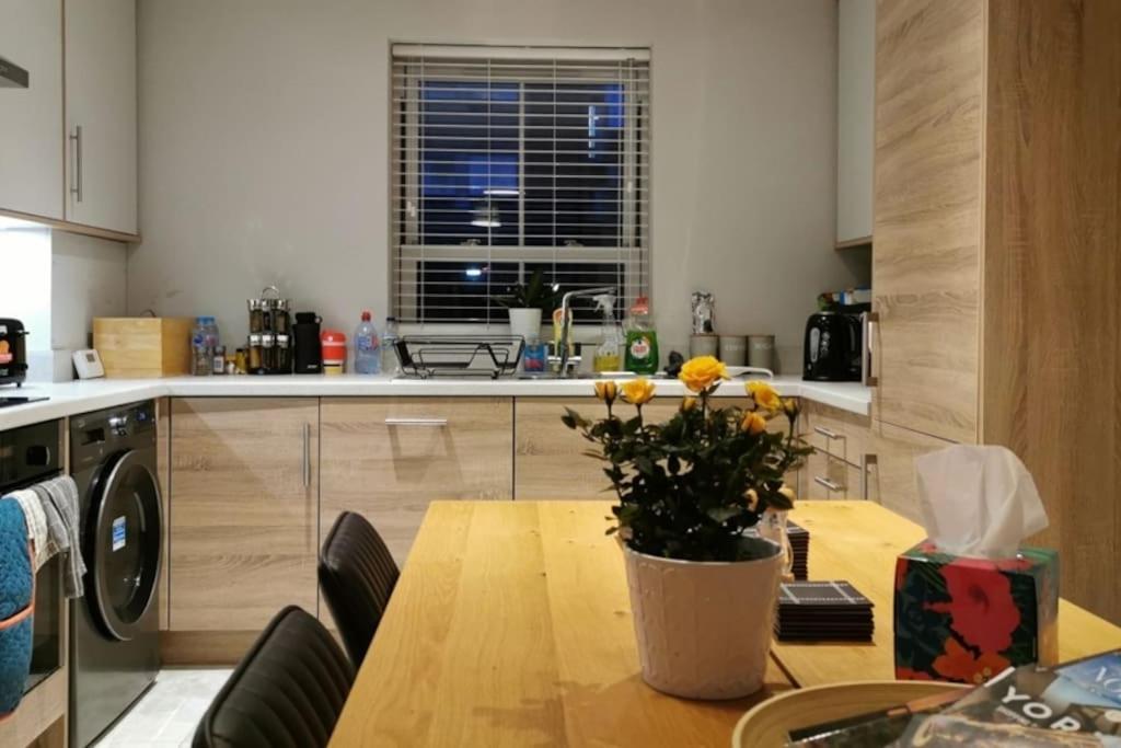 3 Bedroom Townhouse, Free Parking York Ngoại thất bức ảnh
